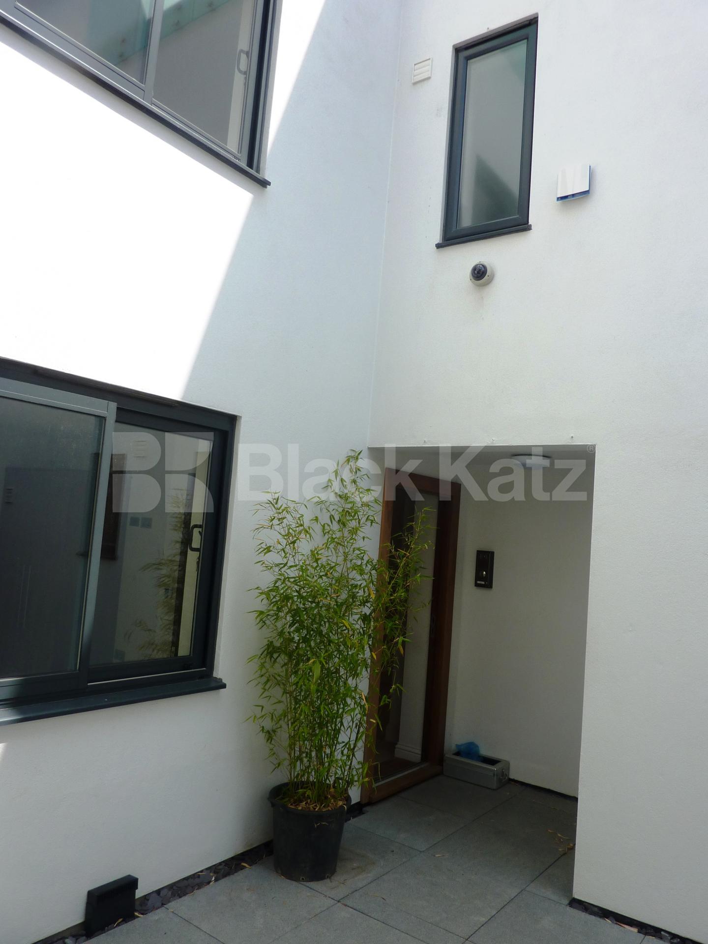 			3 BATHROOMS-2 TERRACES-A MUST SEE!, 4 Bedroom, 1 bath, 1 reception Mews House			 Charlton King Mews, KENTISH TOWN NW5